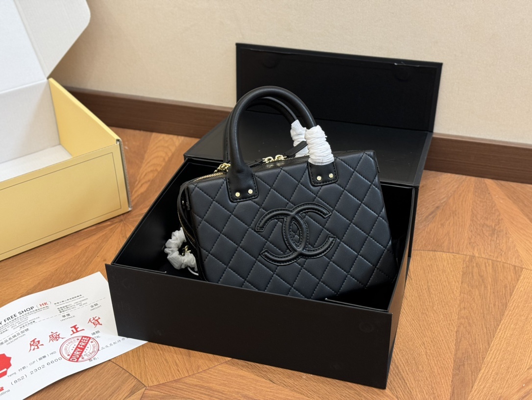 Chanel Autumn/Winter makeup box