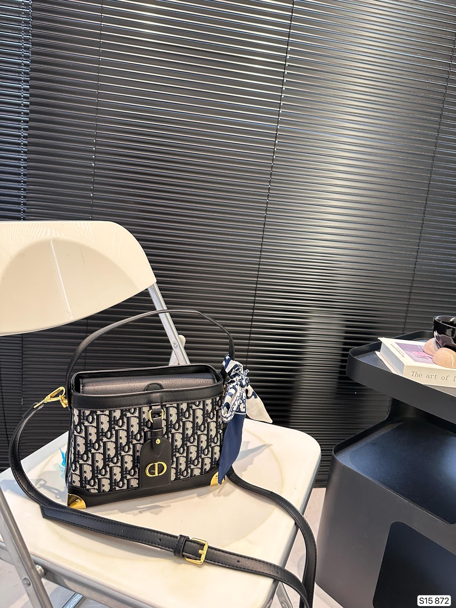 Dior 30 Montaigne Bag