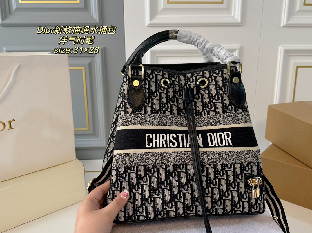 Medium C'est Dior Bag