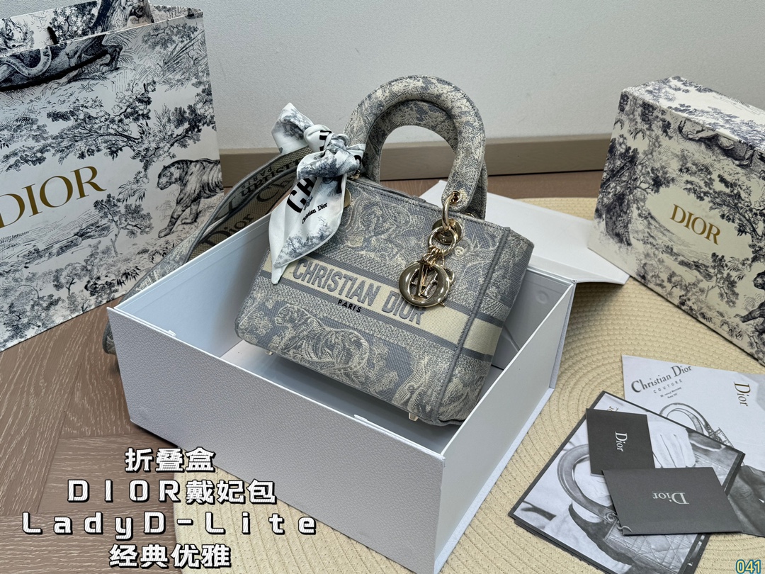 DIOR Medium Lady D-Lite bag 24CM