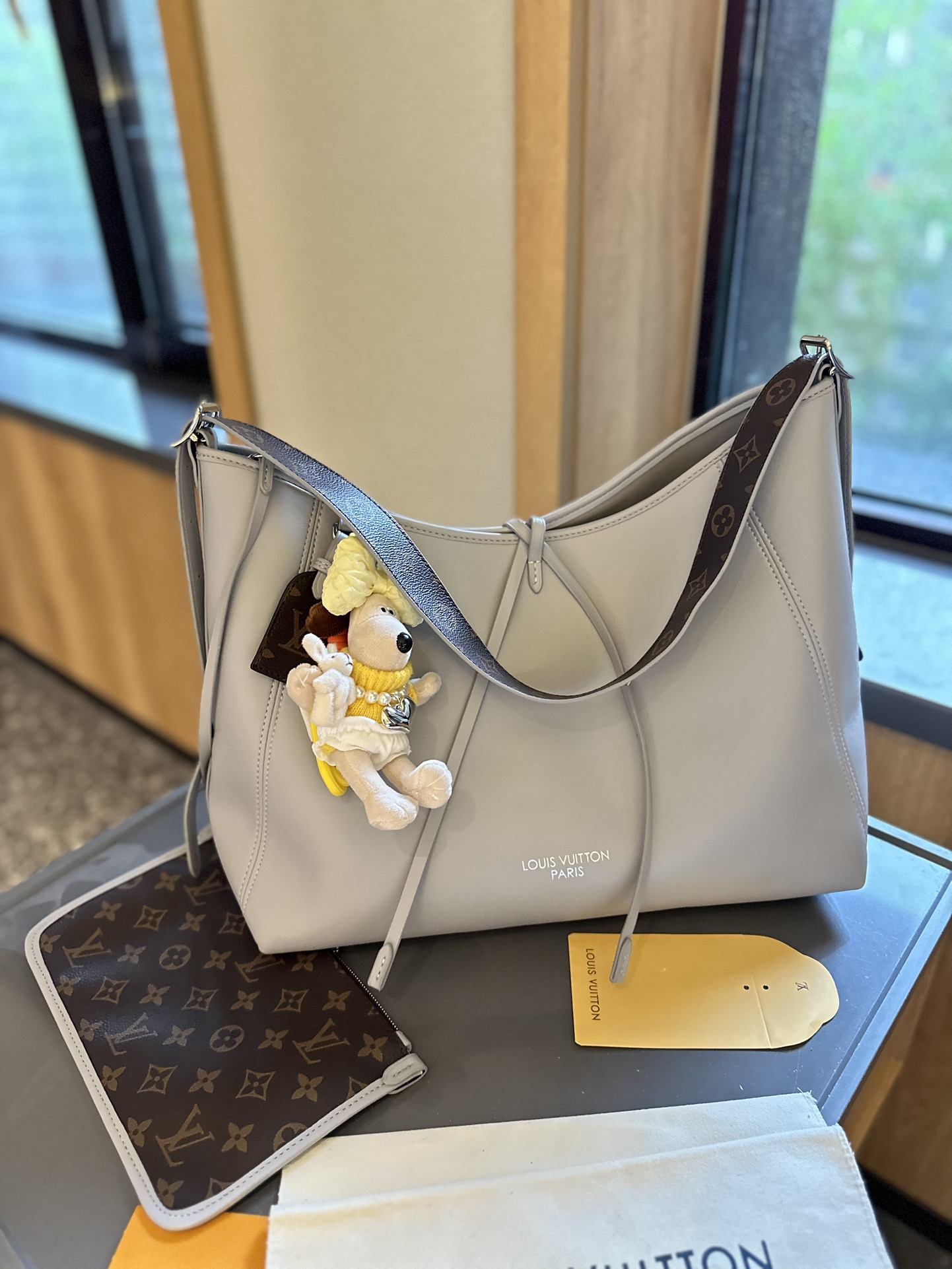 LV Classic new Louis Vuitton Grey Carry all