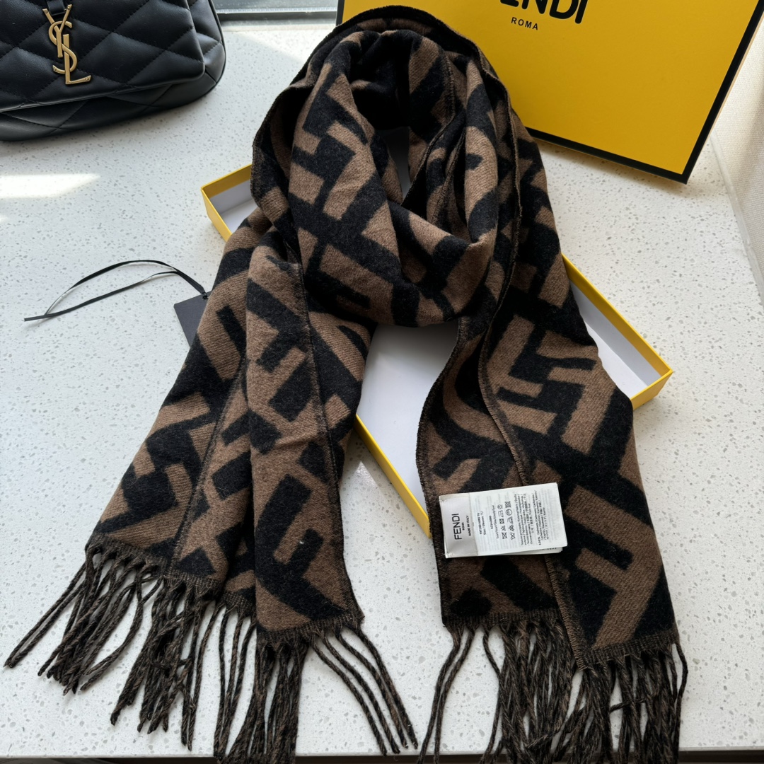 Fendi scarf 100% cashmere