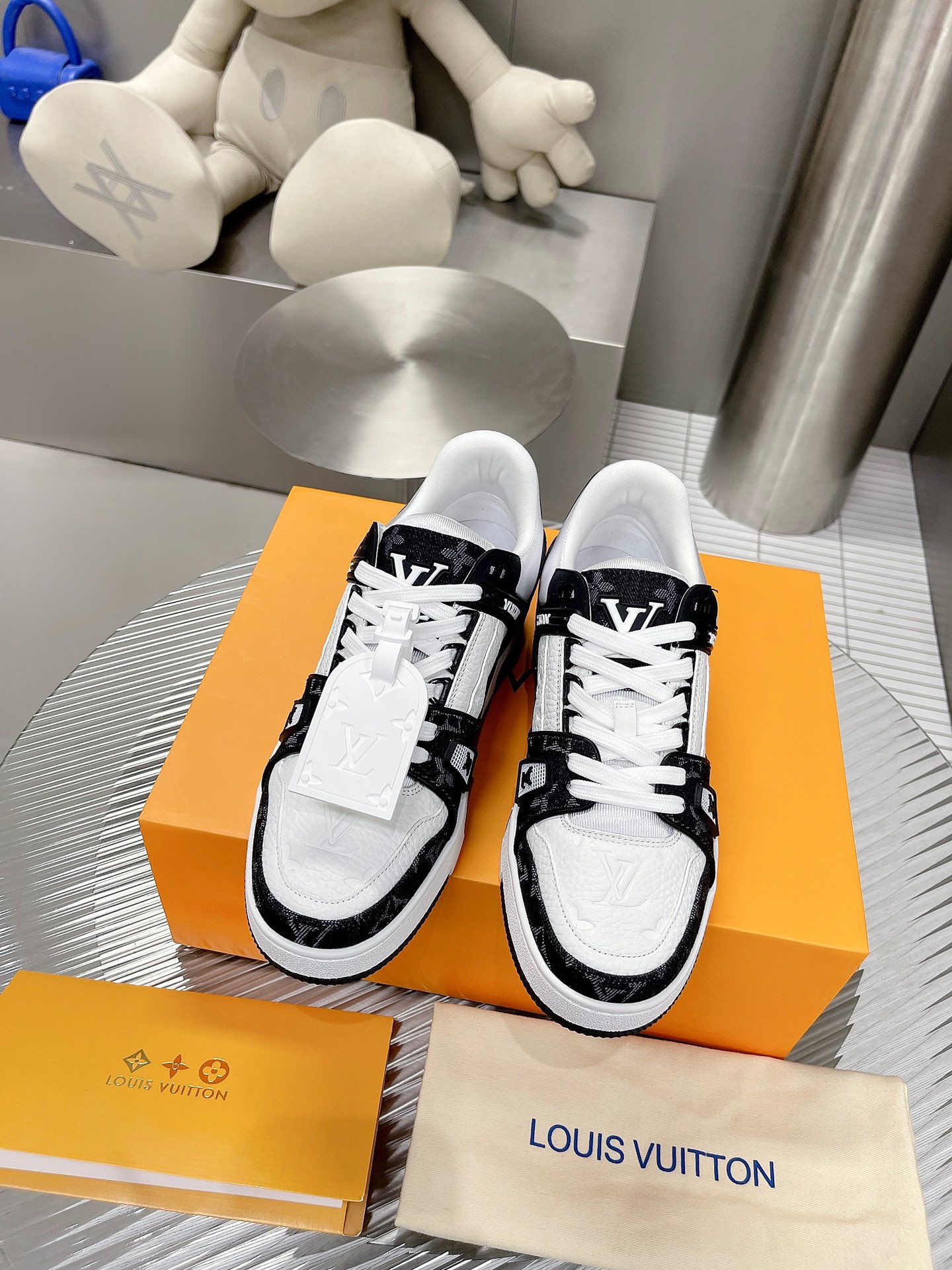 LV trainer sneaker low