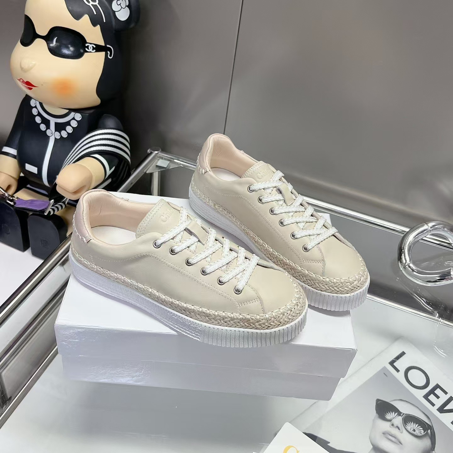 Chloe nama Low cut Thick soled sports shoes