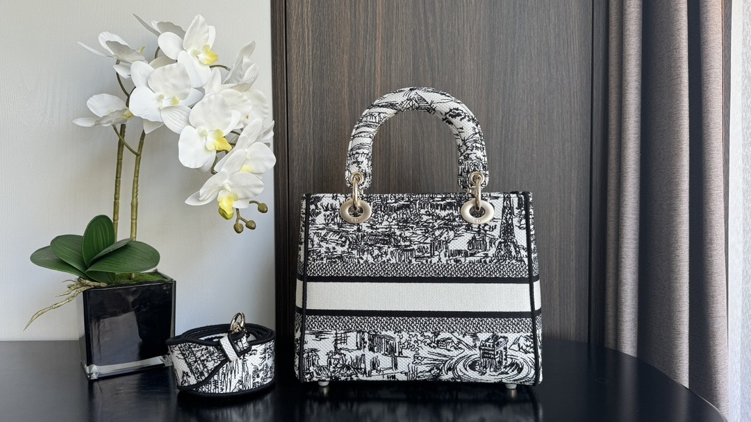 Top Quality Medium Lady D-Lite Bag