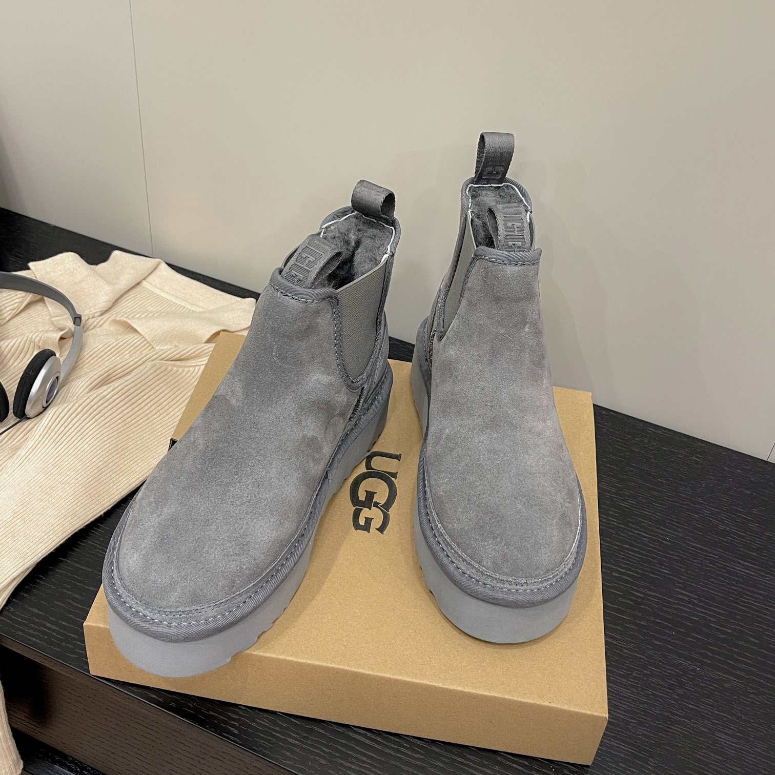 UGG Chelsea 3cm Thick soled snow boots