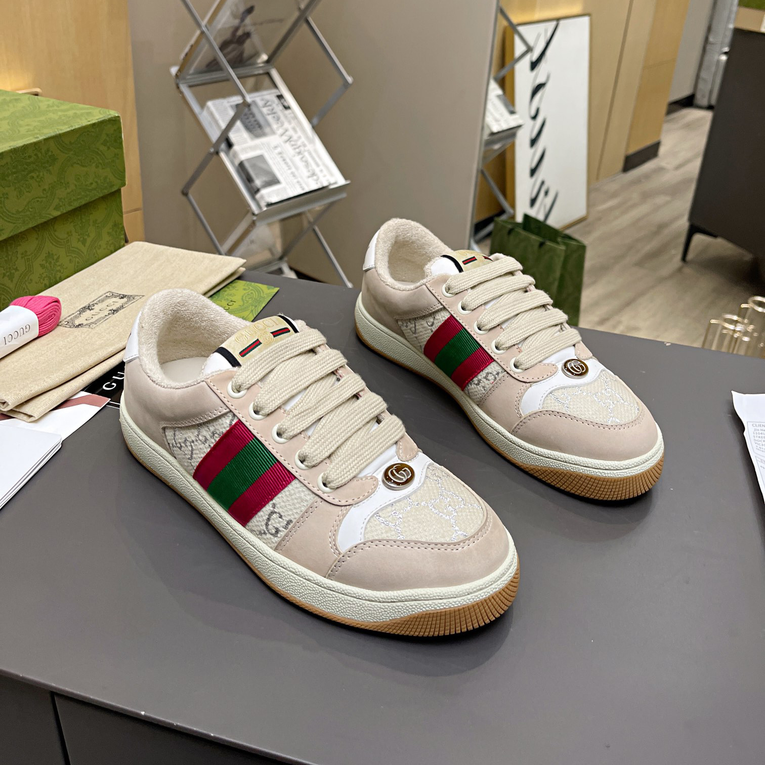 Gucci Distressed Screener sneaker unisex