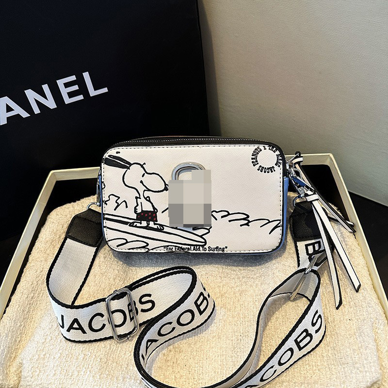 MJ Marc Jacobs X Snoopy shoulder bag