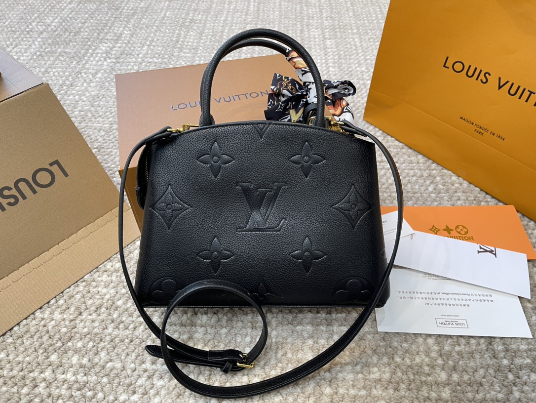 Lv Montana Bag