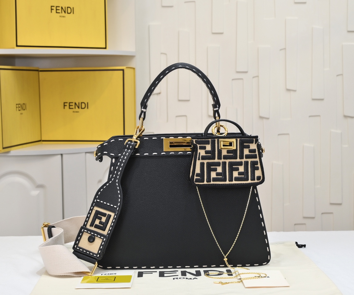 Fendi Peekaboo ISeeU Medium crossbody Handbag