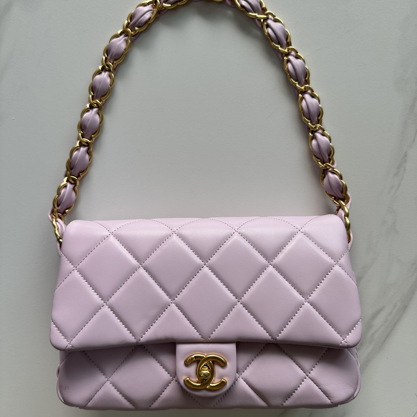 Top version Chanel Sheepskin chain shoulder bag