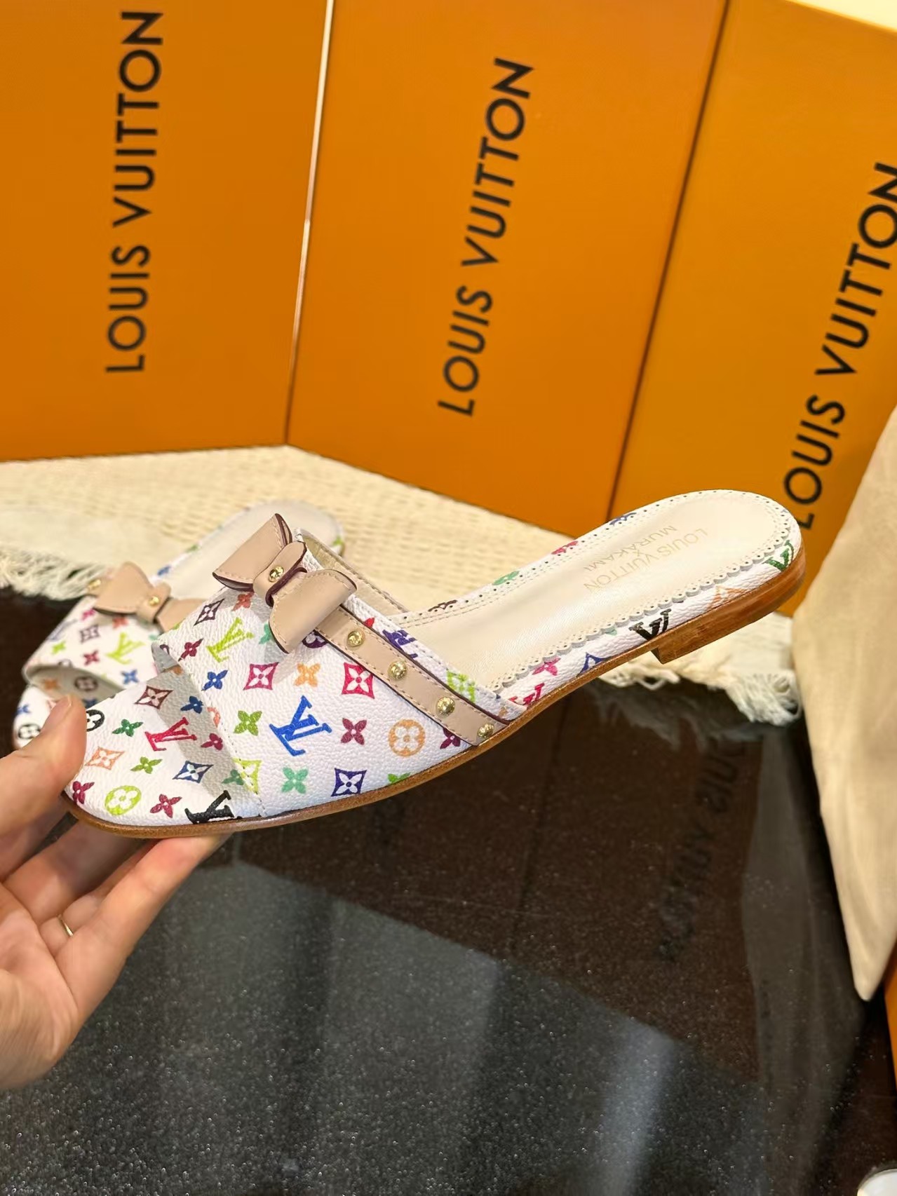 LV high quality slippers