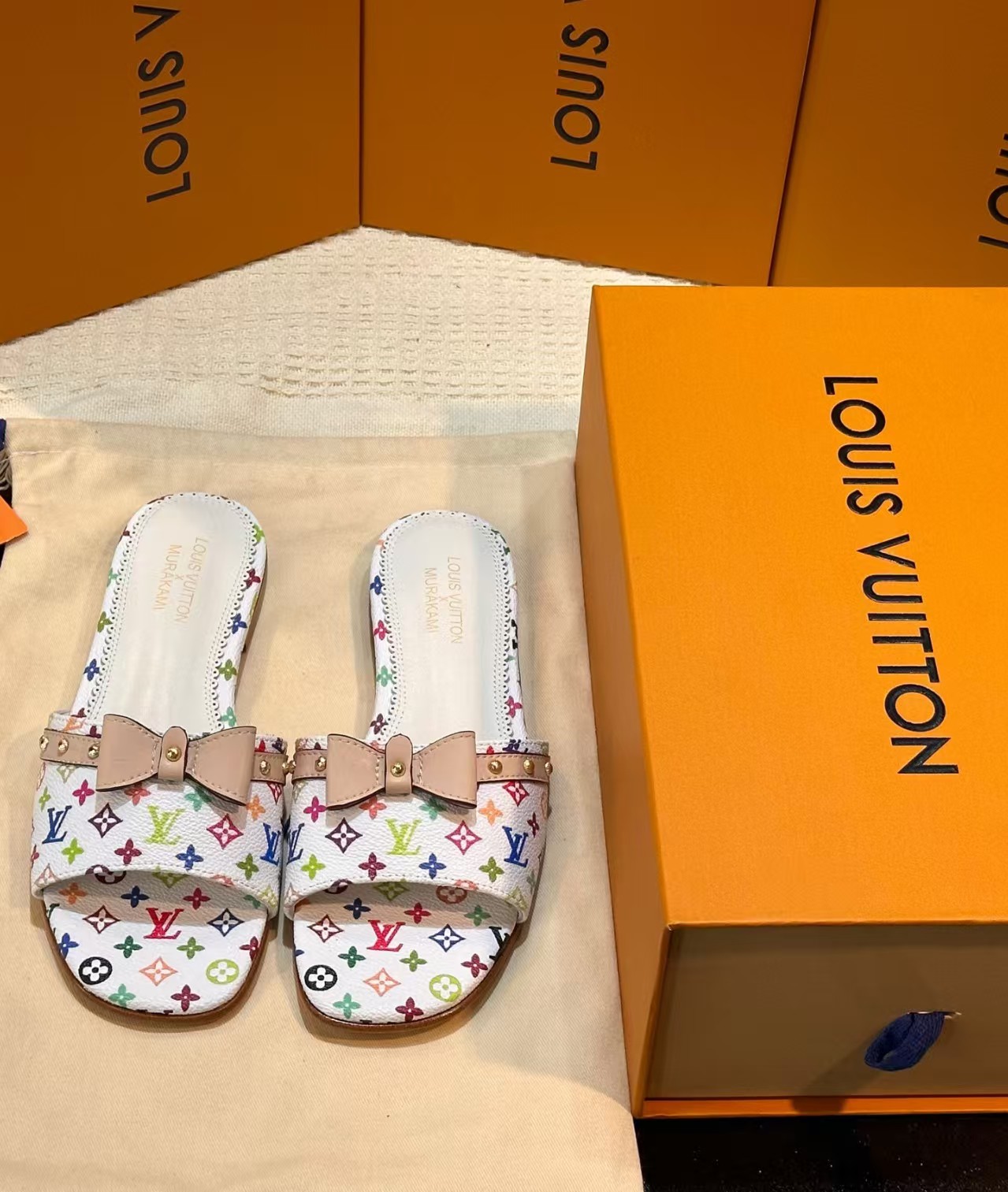 LV high quality slippers