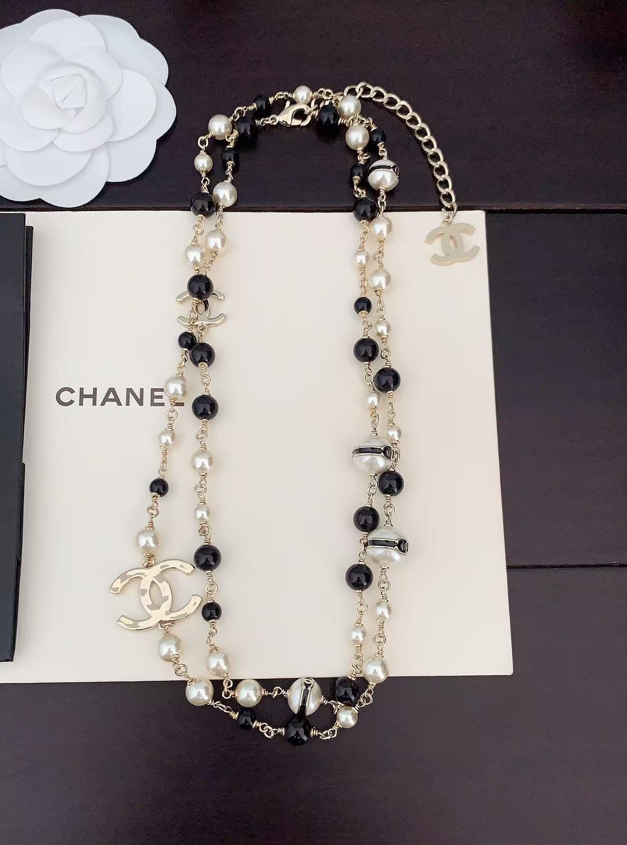 Chanel black and white pearl necklace