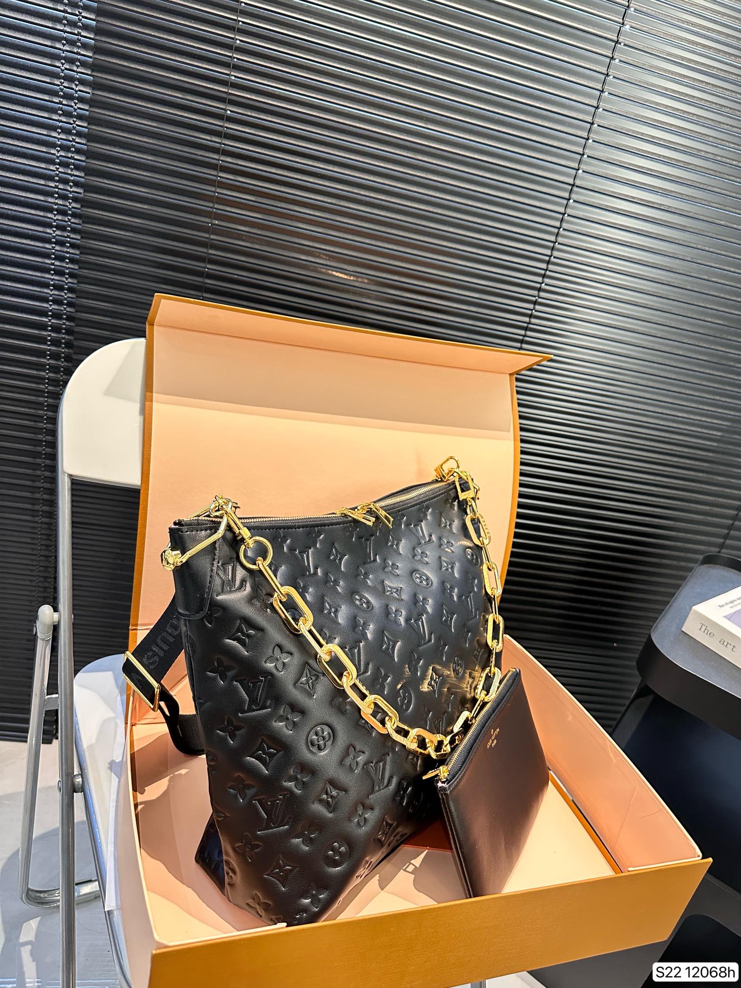LV chain Black handbag