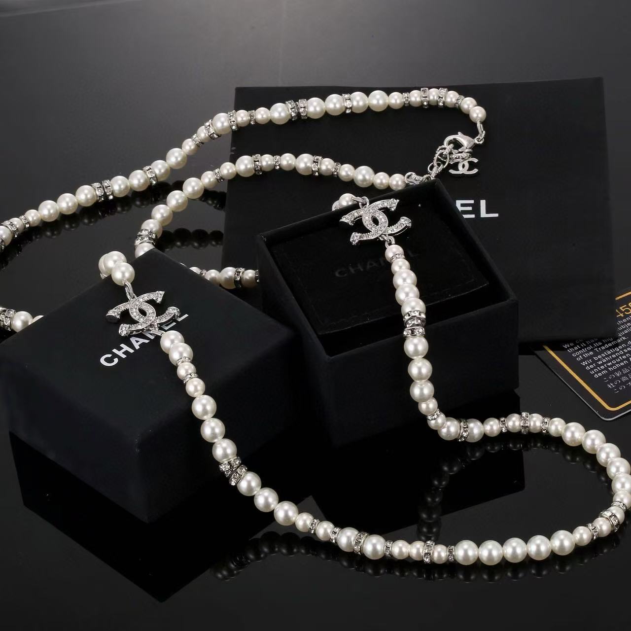 Chanel size pearl * diamond necklace