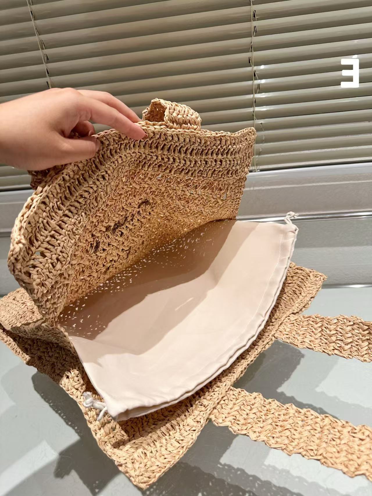 Miumiu 2-in-1 straw bag