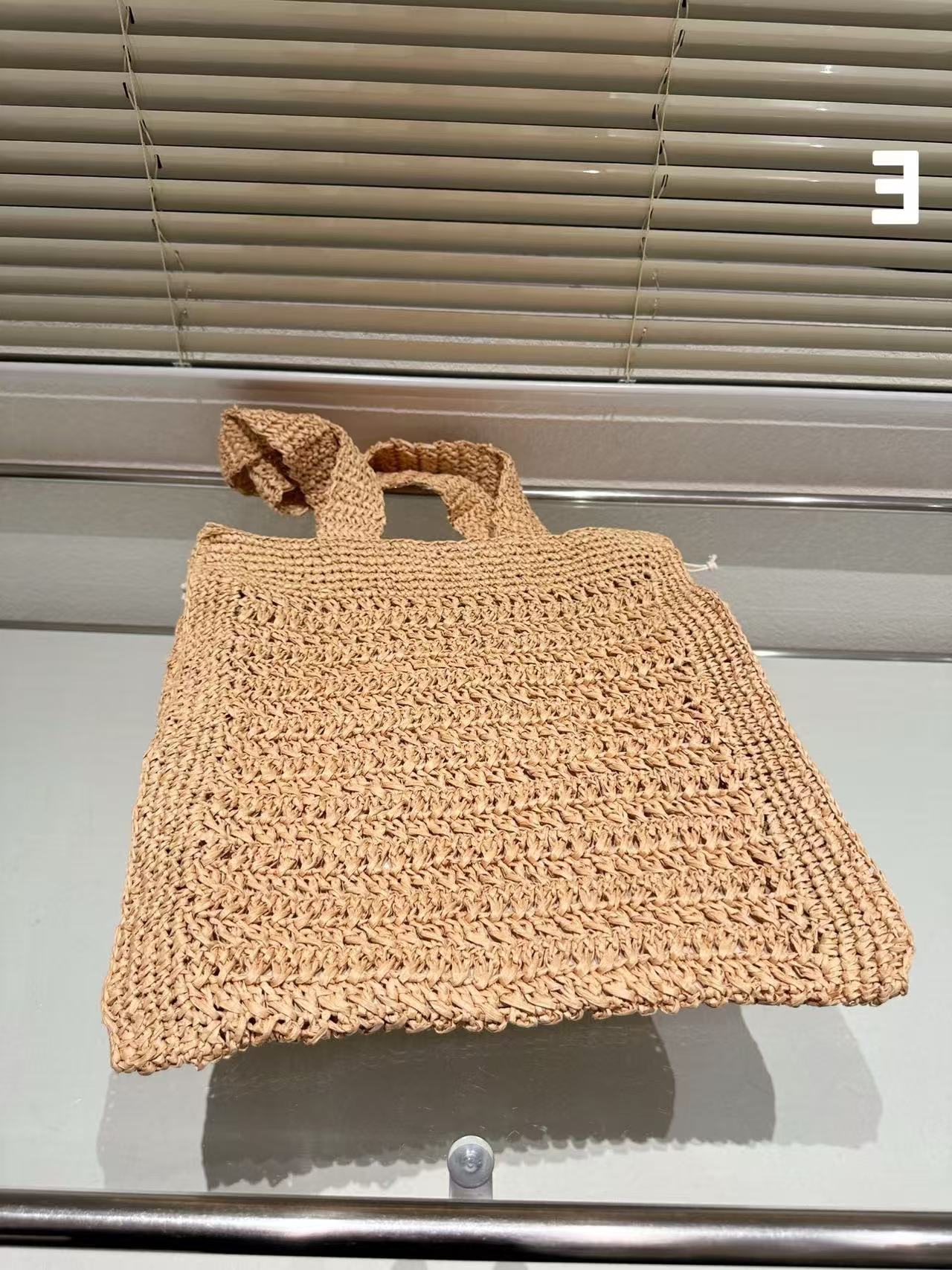 Miumiu 2-in-1 straw bag
