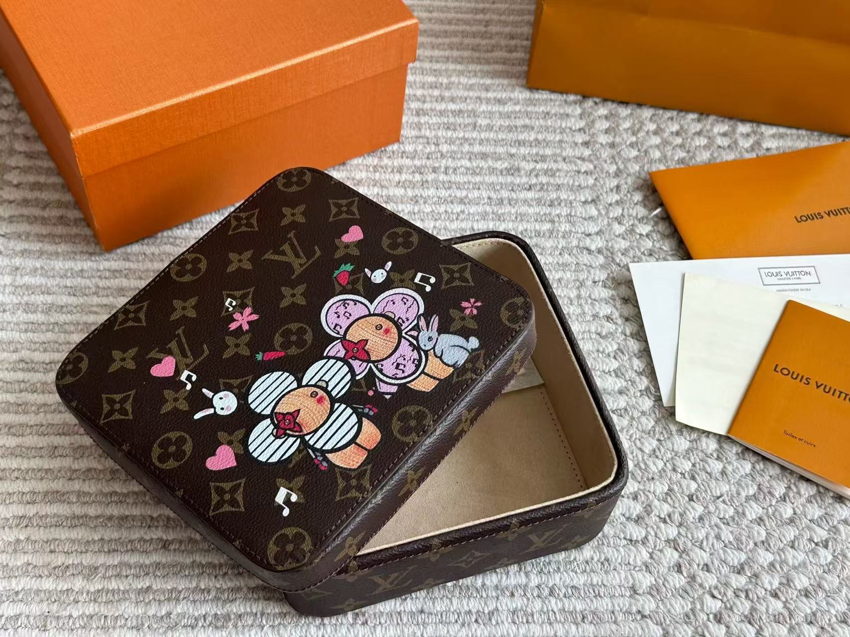 LV square storage box