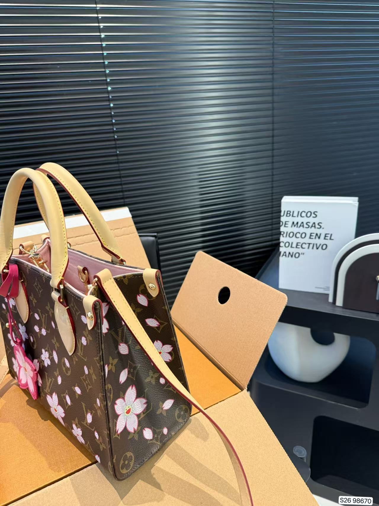 Louis Vuitton Sakura Tote bag