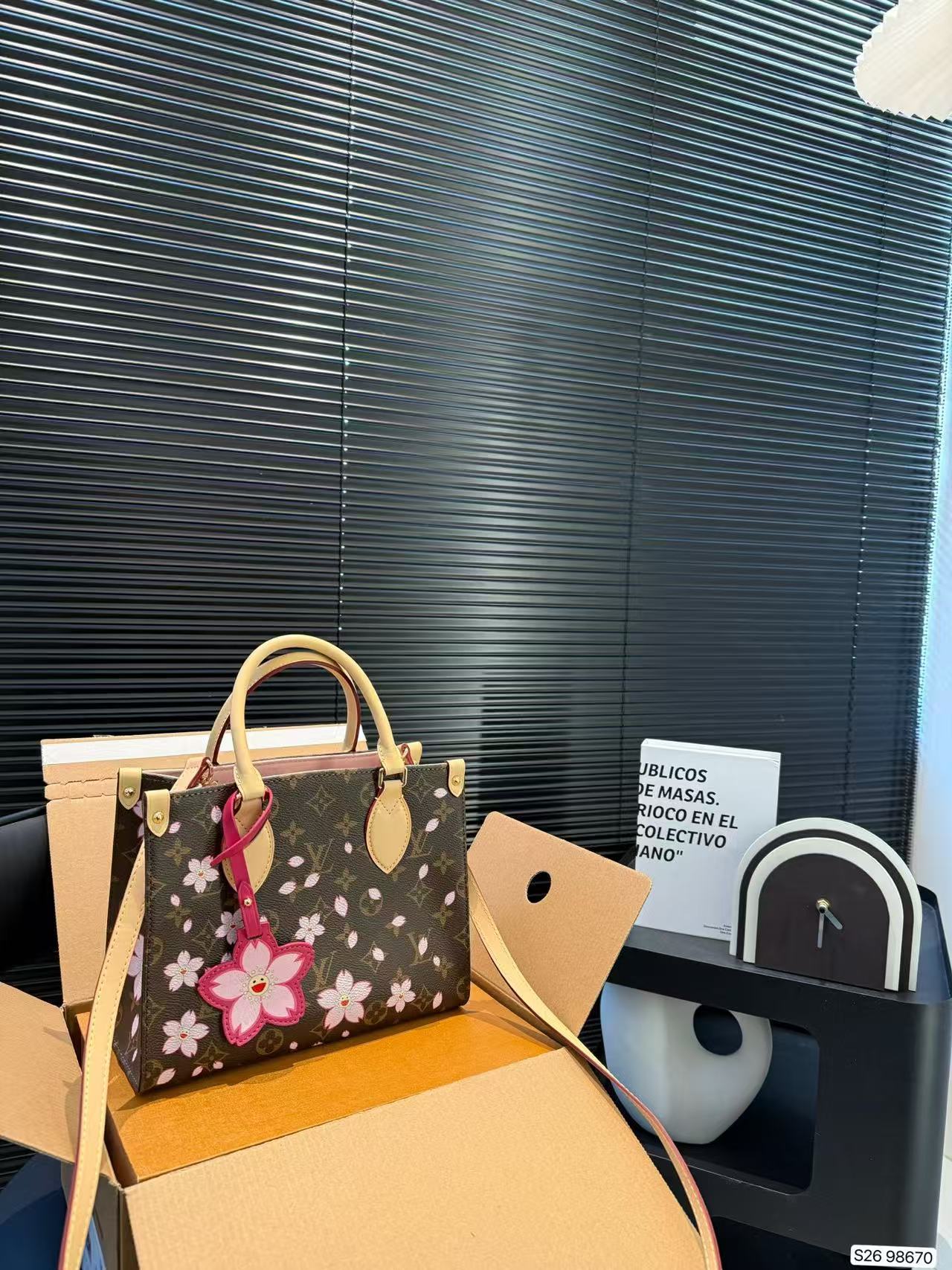 Louis Vuitton Sakura Tote bag