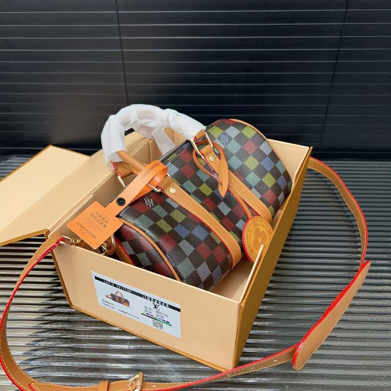 Louis Vuitton KEEPALL 25 collection handbag