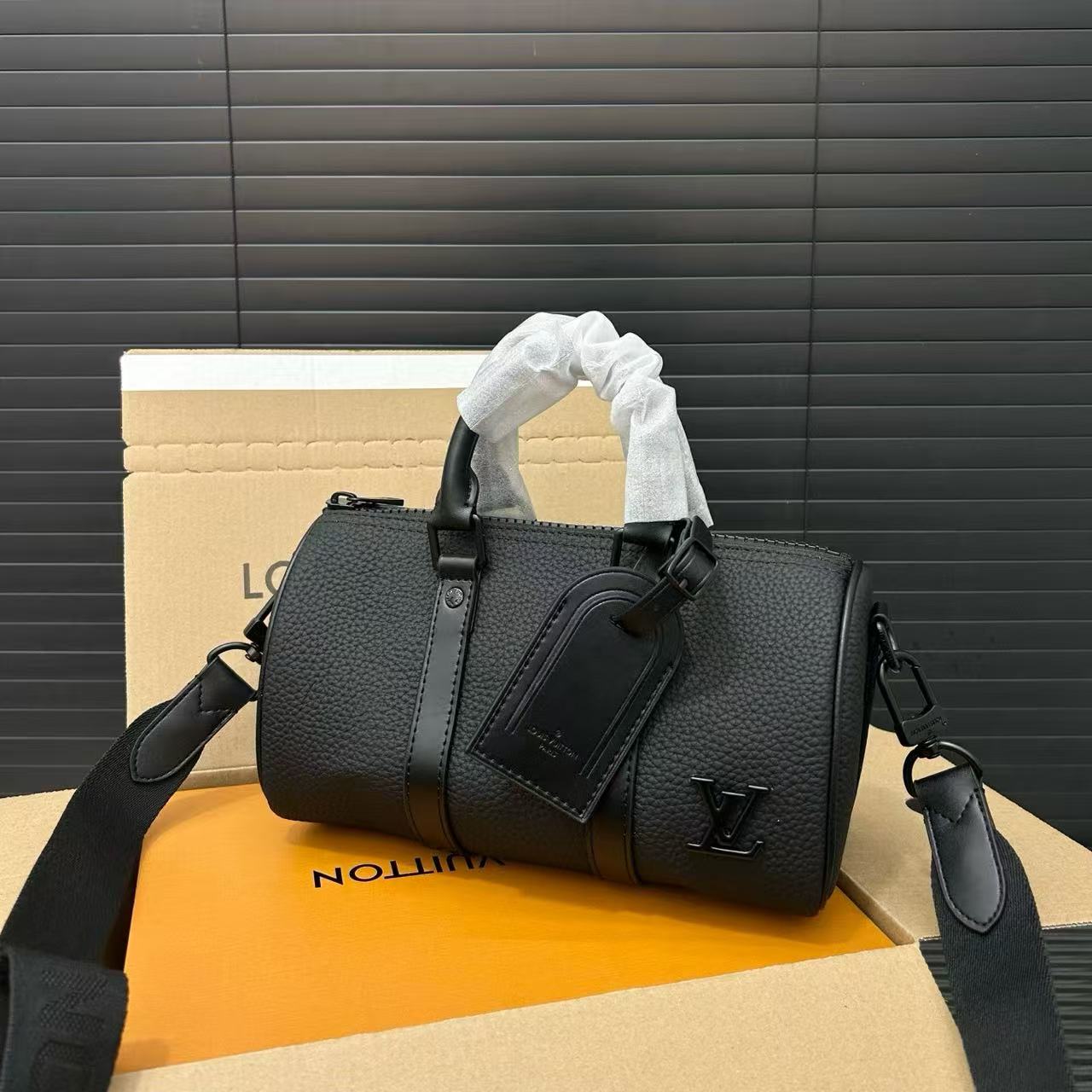 Louisvuitton pure black KEEPALL 25 series handbag