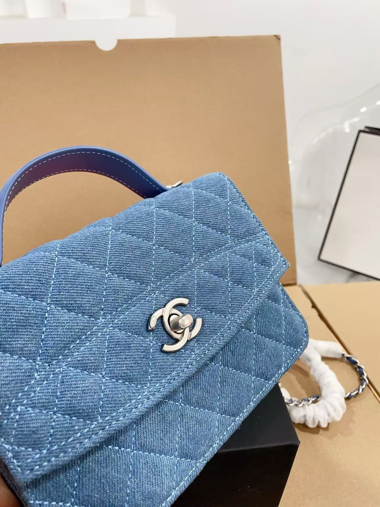 CHANEL 25c shoulder chain bag