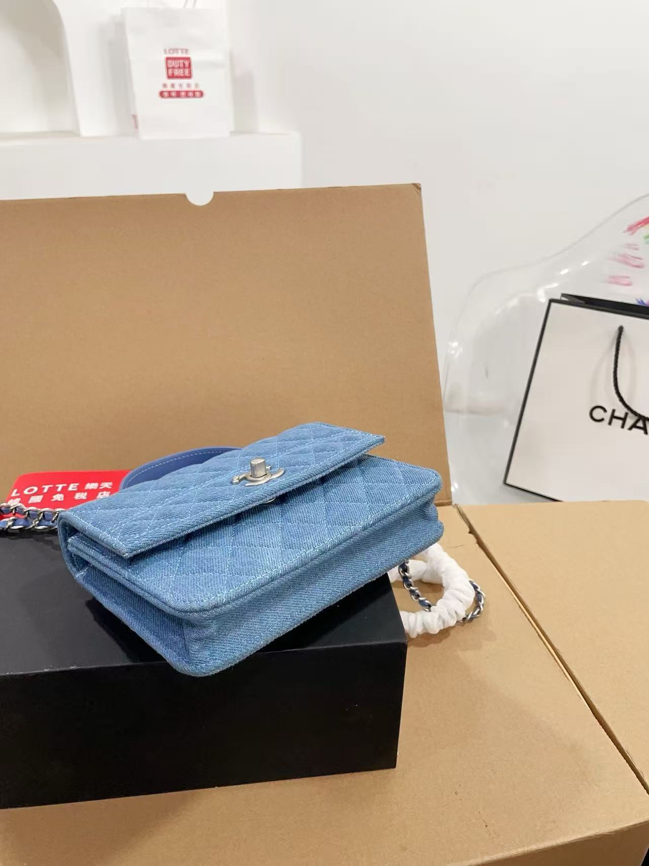 CHANEL 25c shoulder chain bag