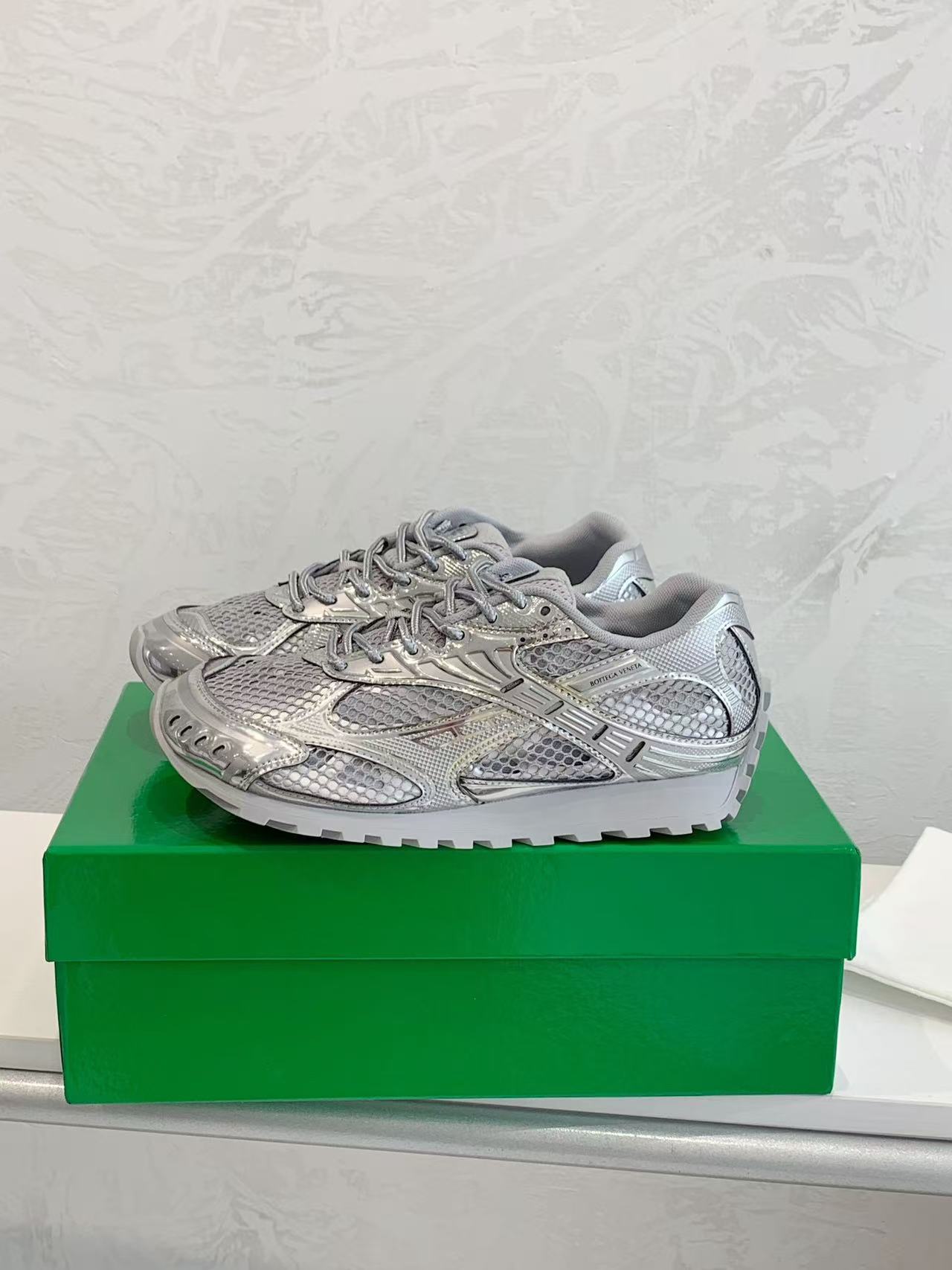 BV orbit couple runner sneakers