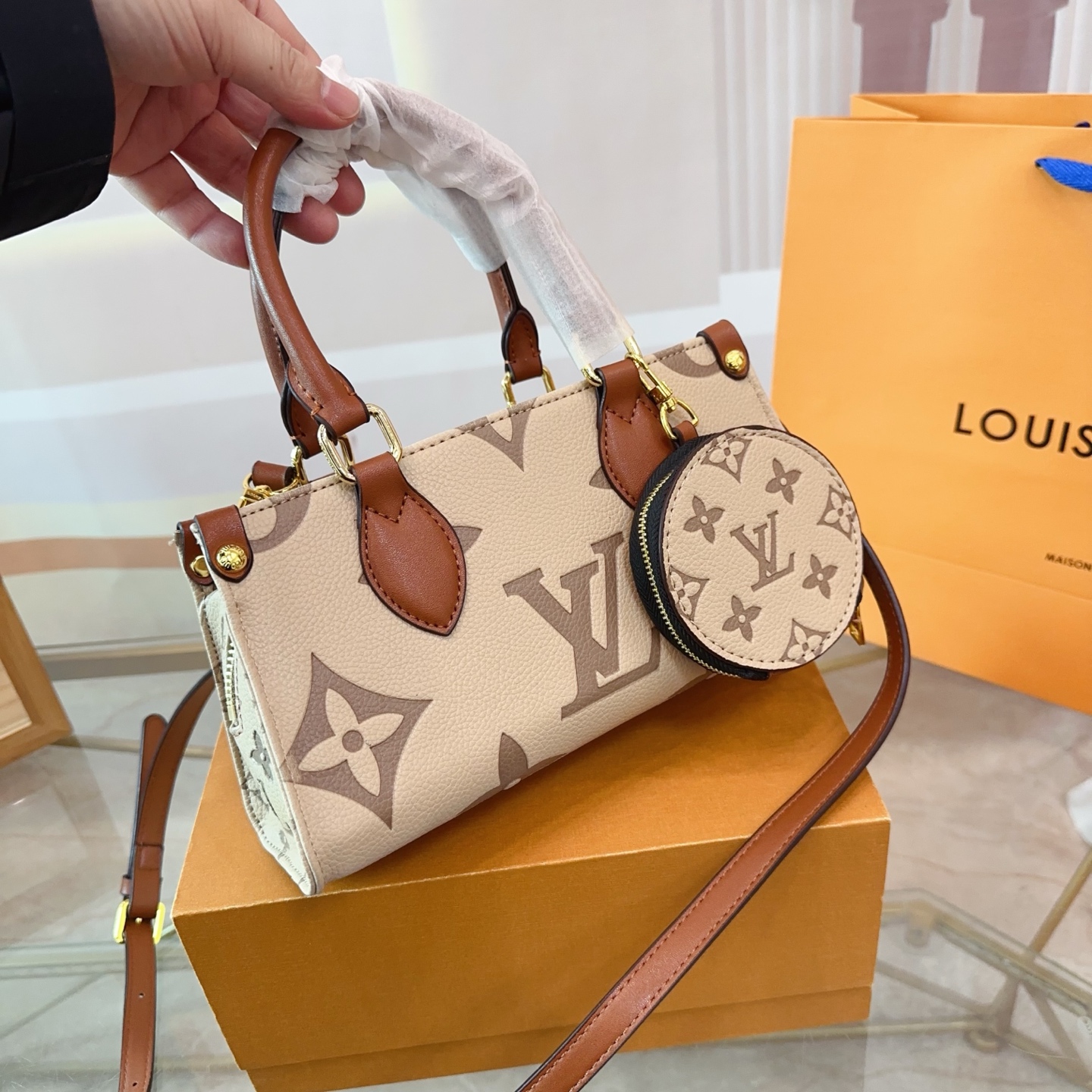 Louis Vuitton Onthego horizontal Jungle Tote bag