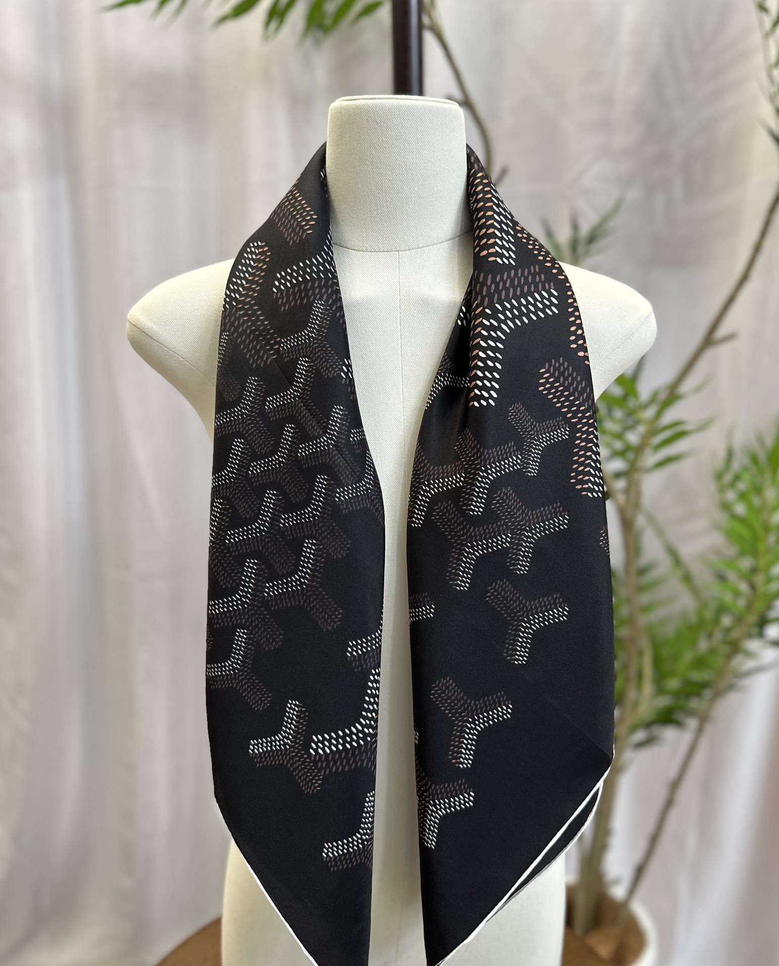 goyard top silk square