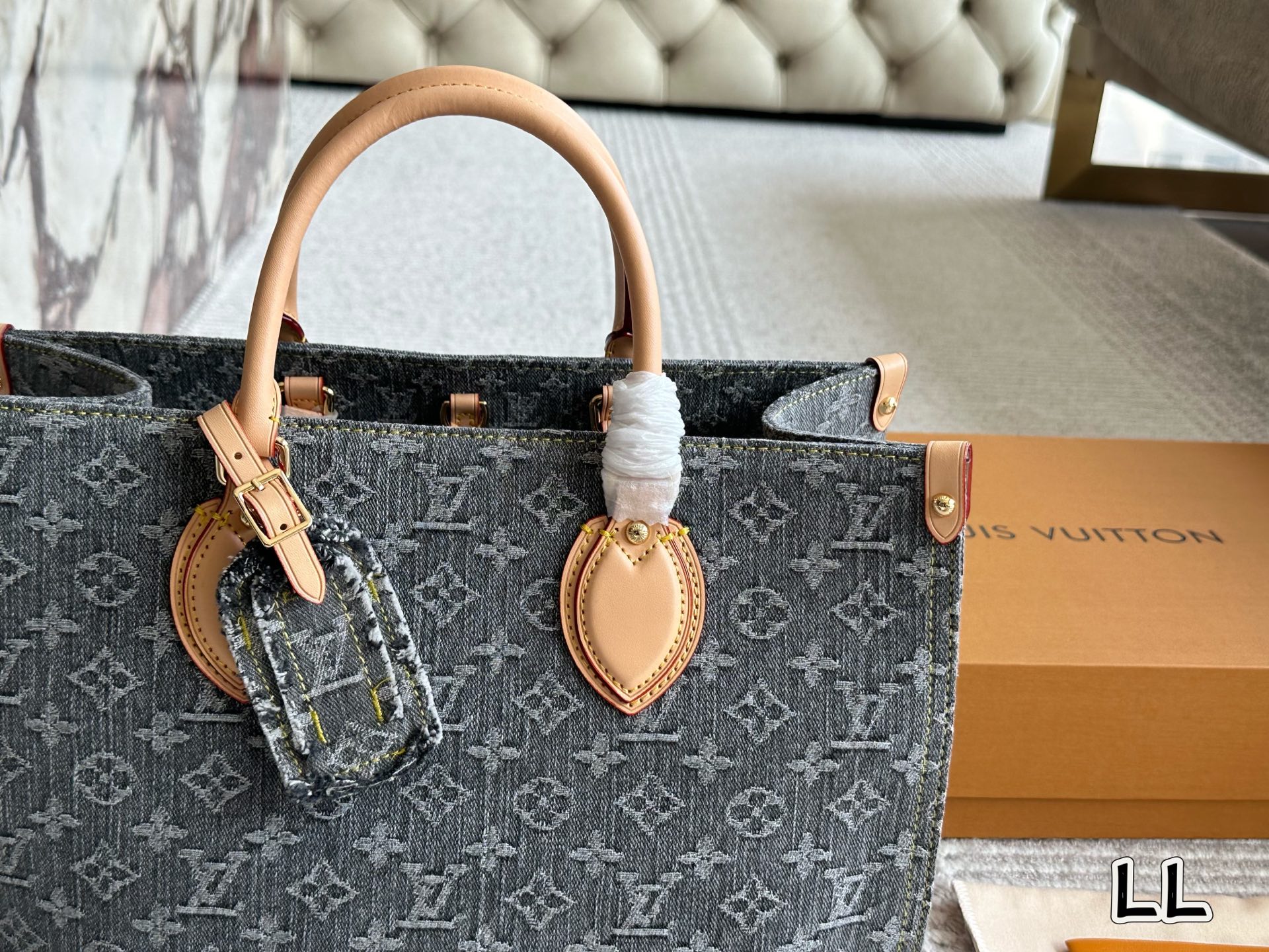 LV onthego shopping bag