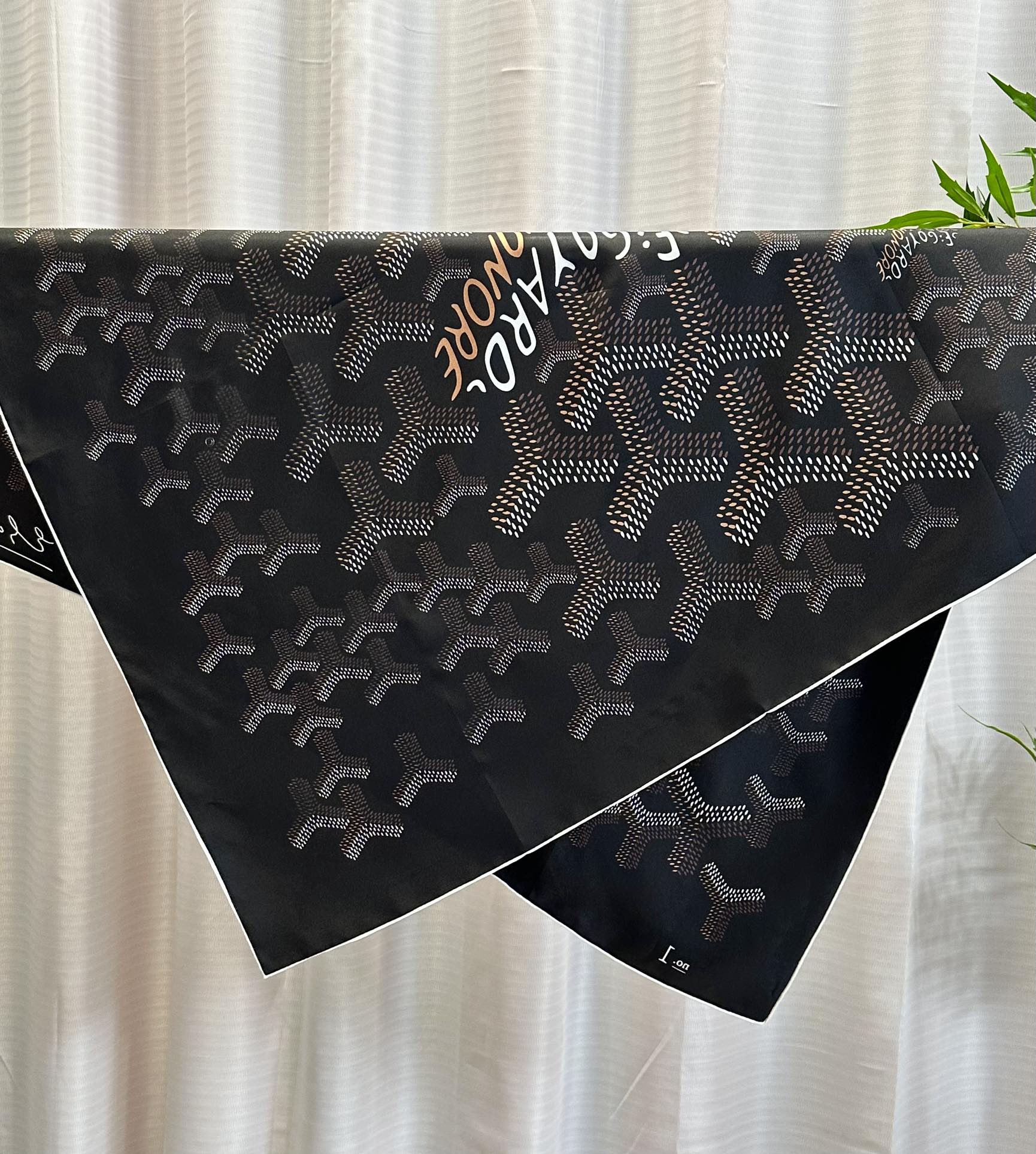 goyard top silk square