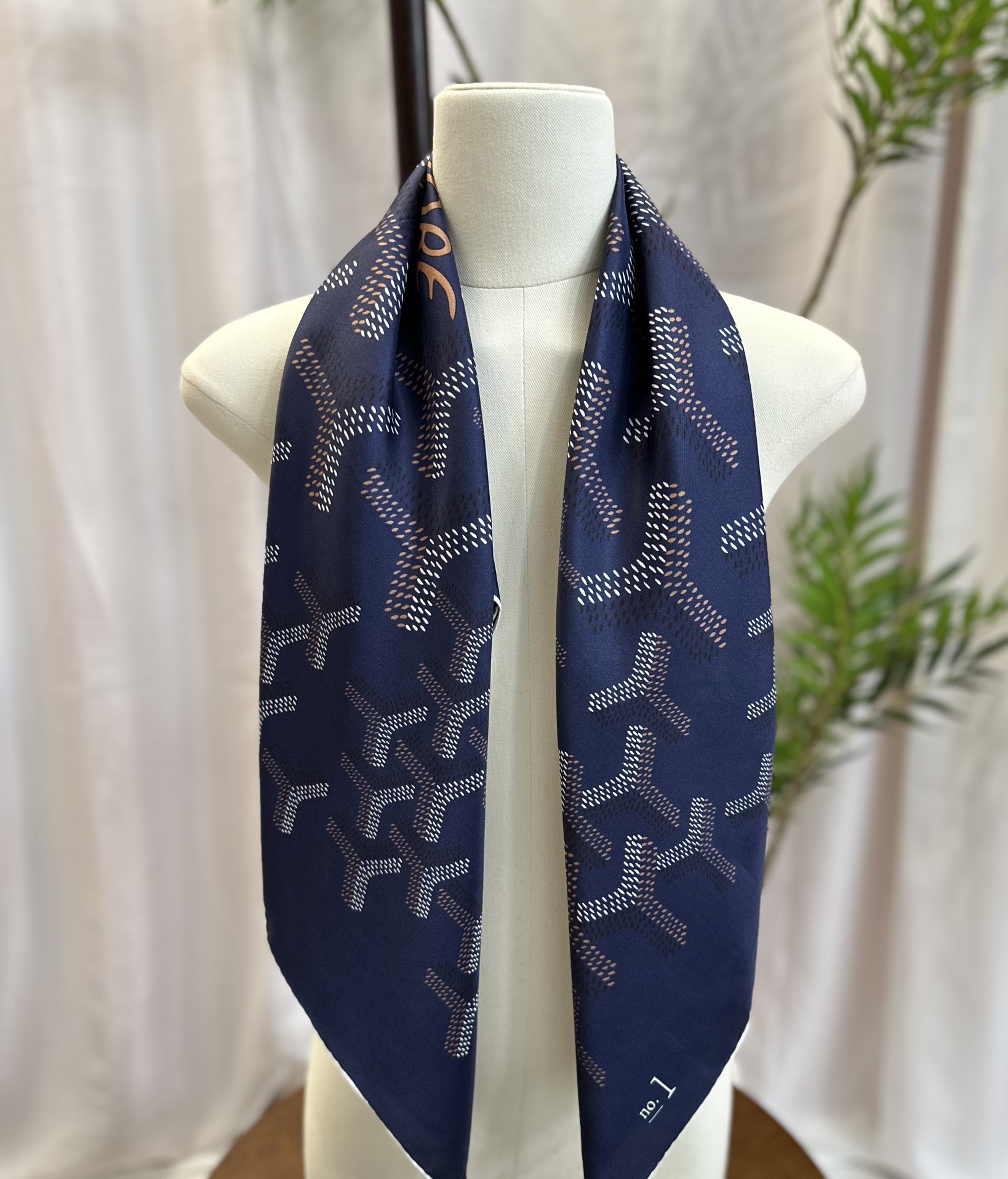 goyard top silk square
