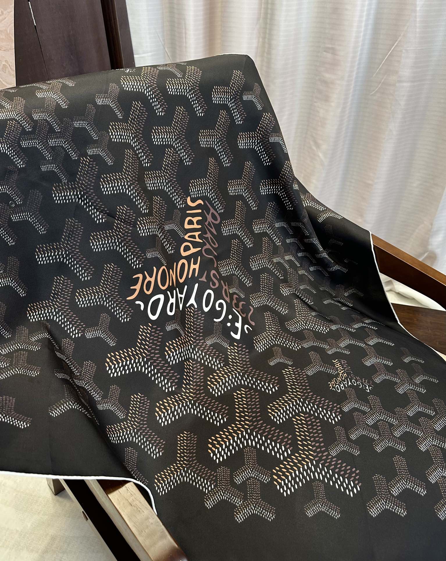 goyard top silk square