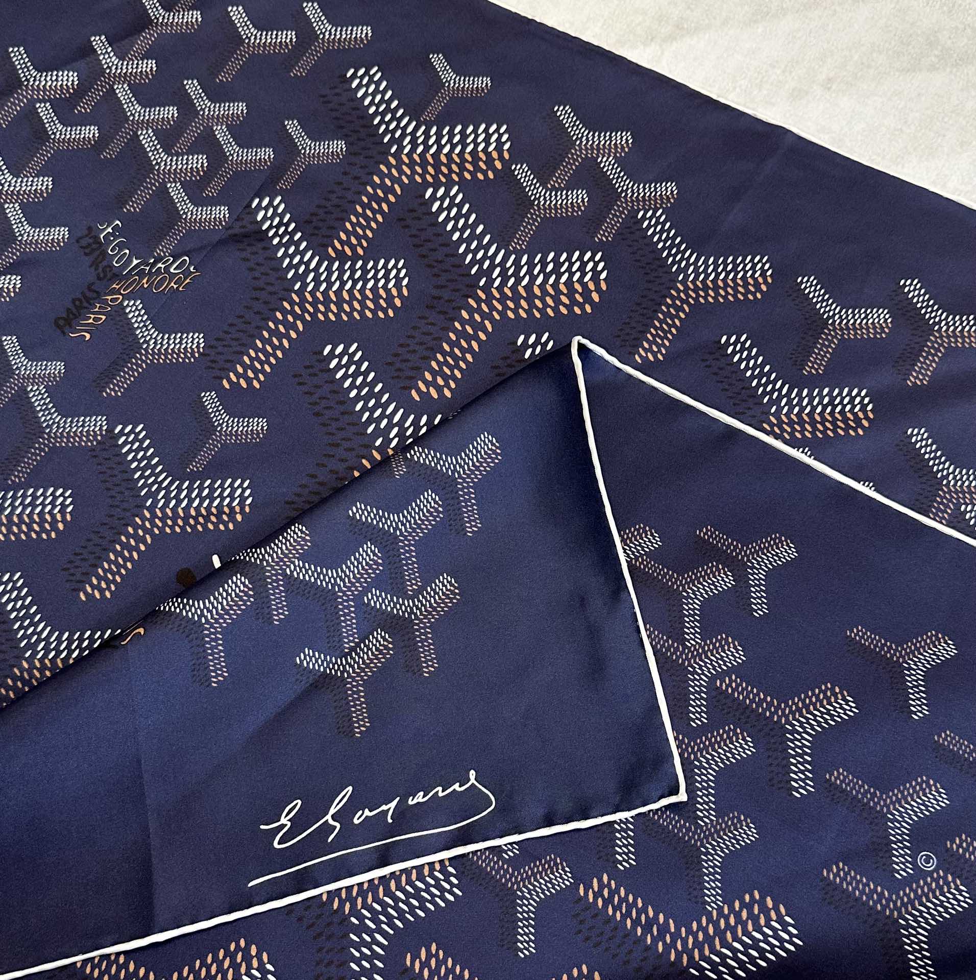 goyard top silk square