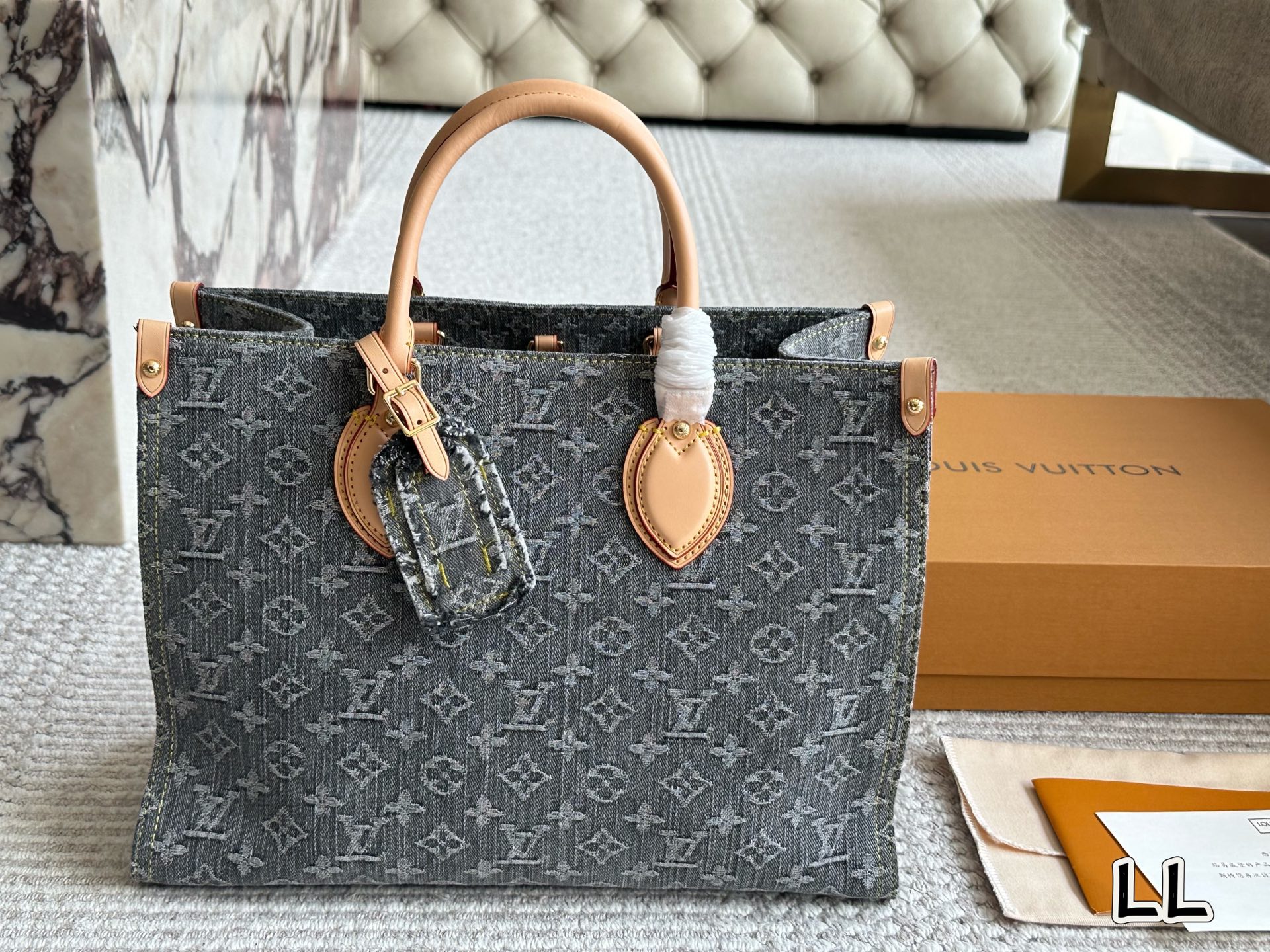 LV onthego shopping bag