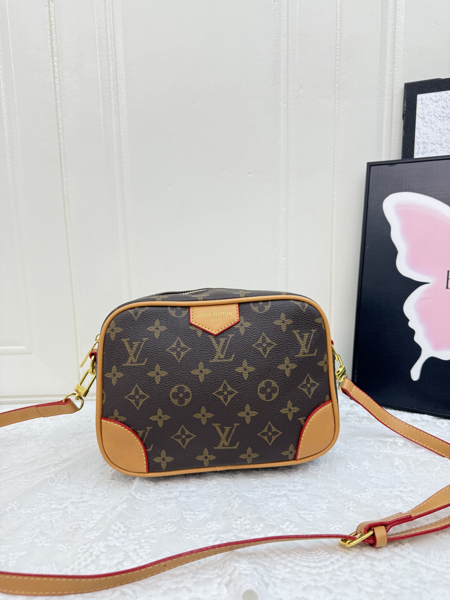 LV single-shoulder crossbody bag of 8A quality