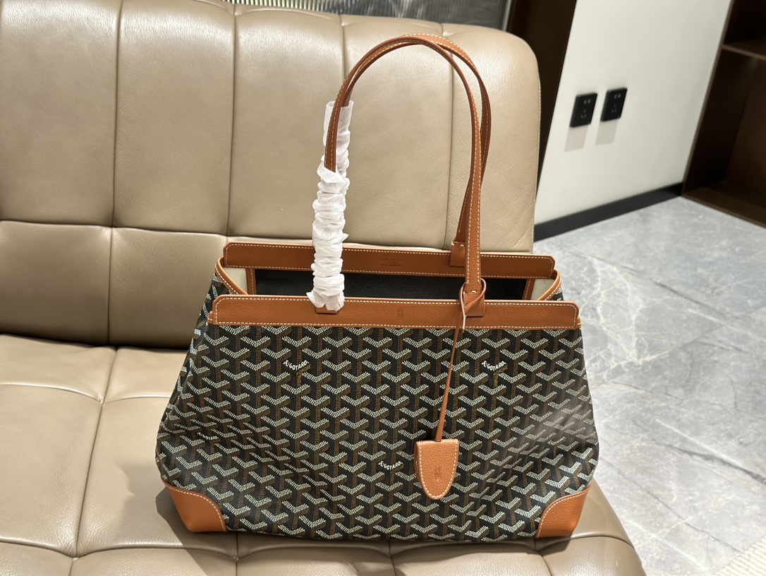 Goyard Bellechasse Biaud commuter bag