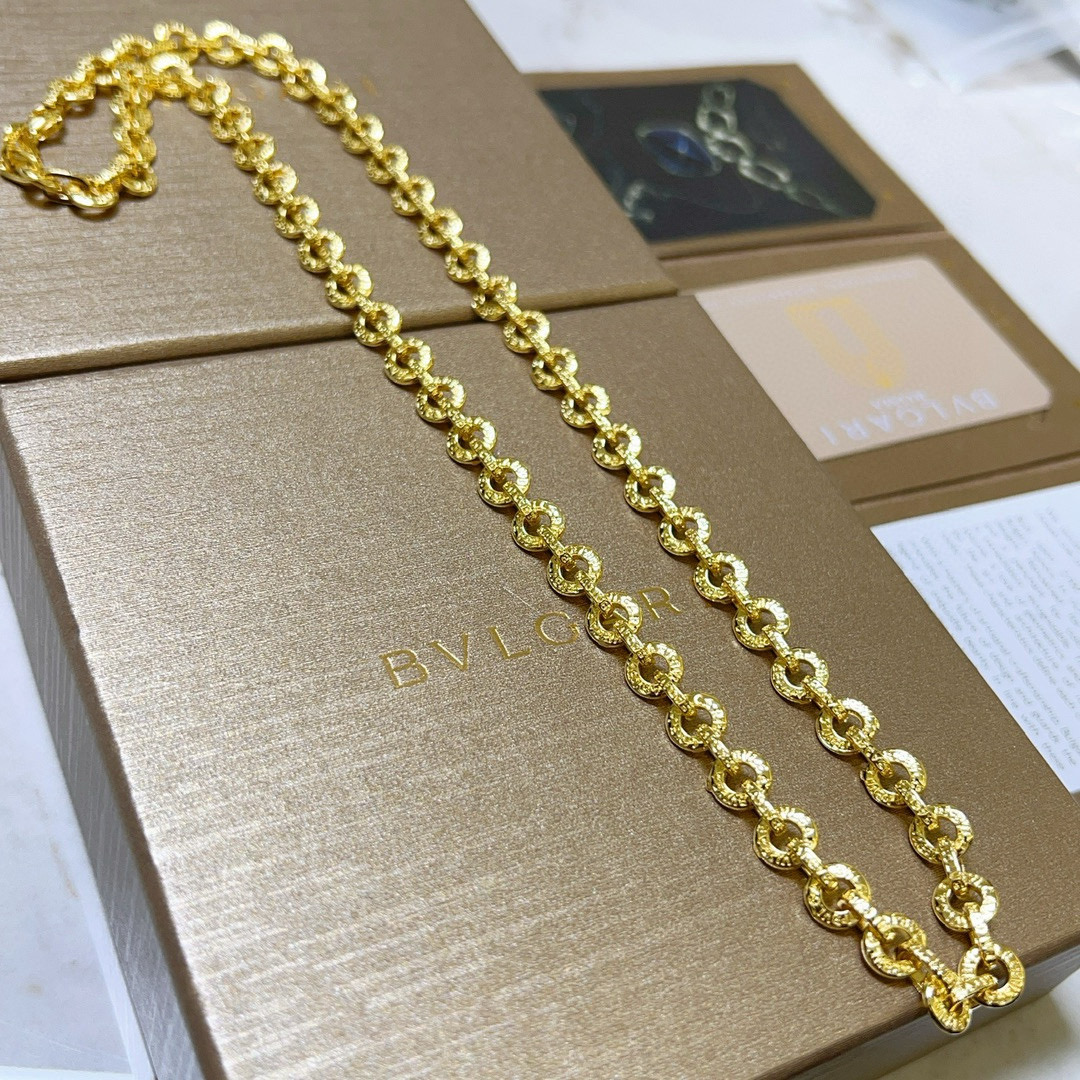 Bulgari necklace made of V gold