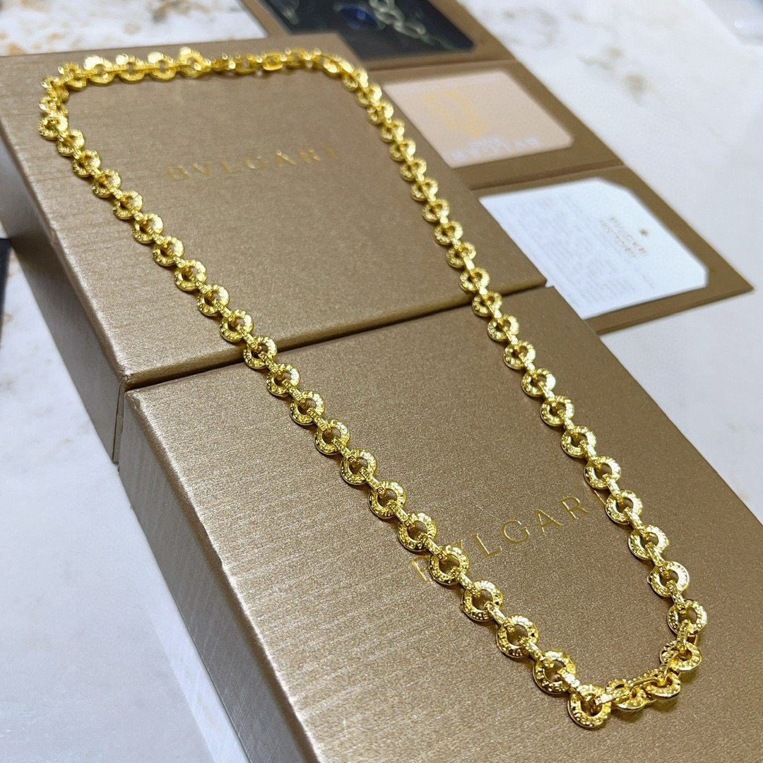 Bulgari necklace made of V gold