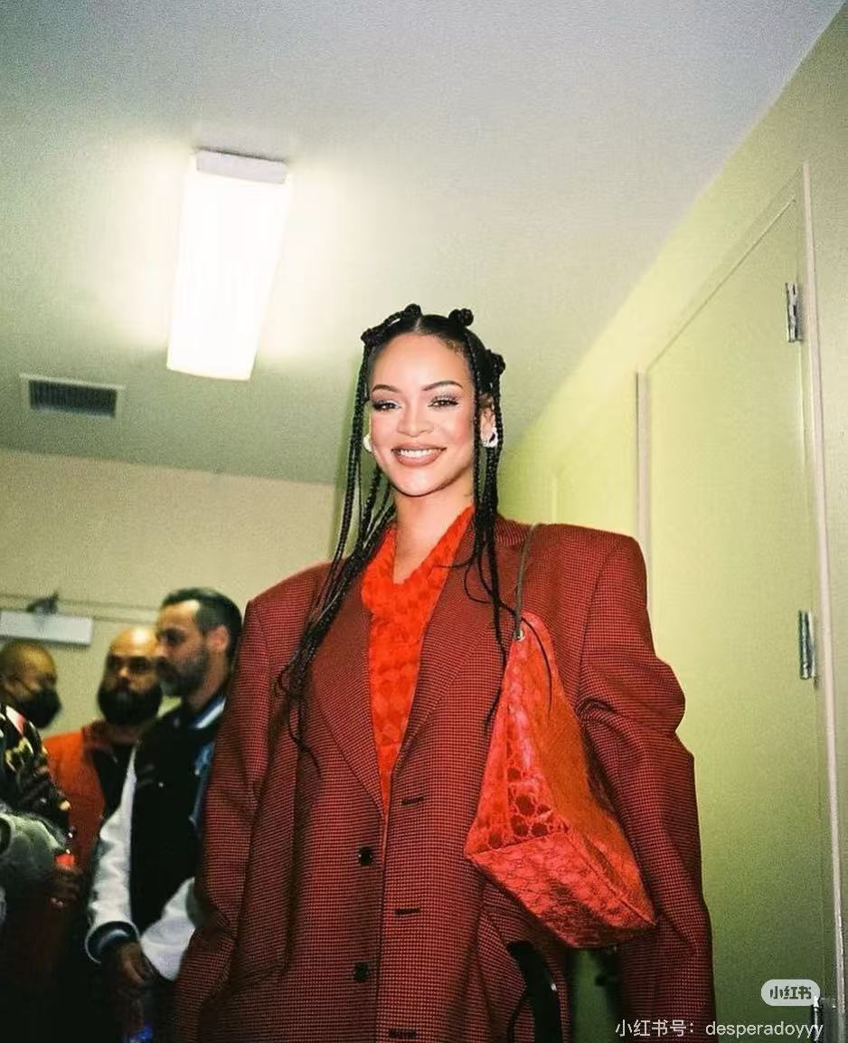 Luxury Bags: How to Choose the Right Color for Your Designer Bag