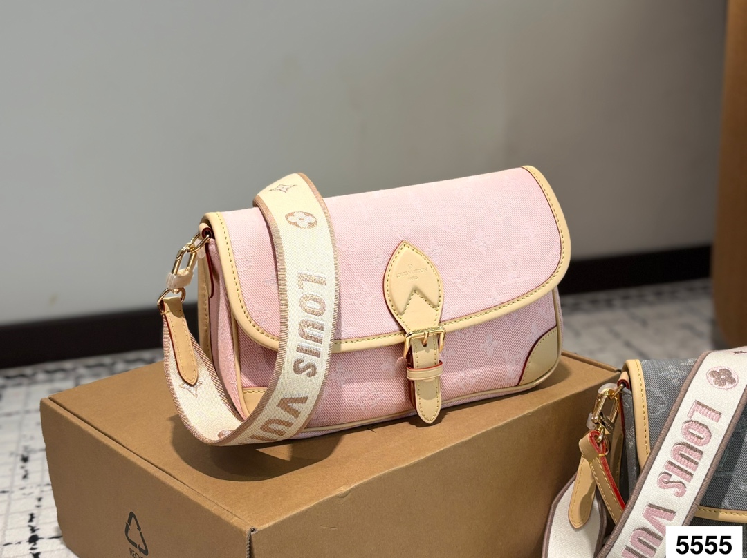 LV DIANE ivdiane baguette bag