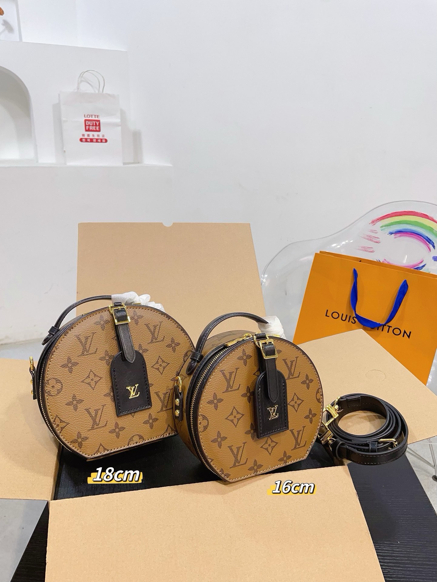 LV round cake bag