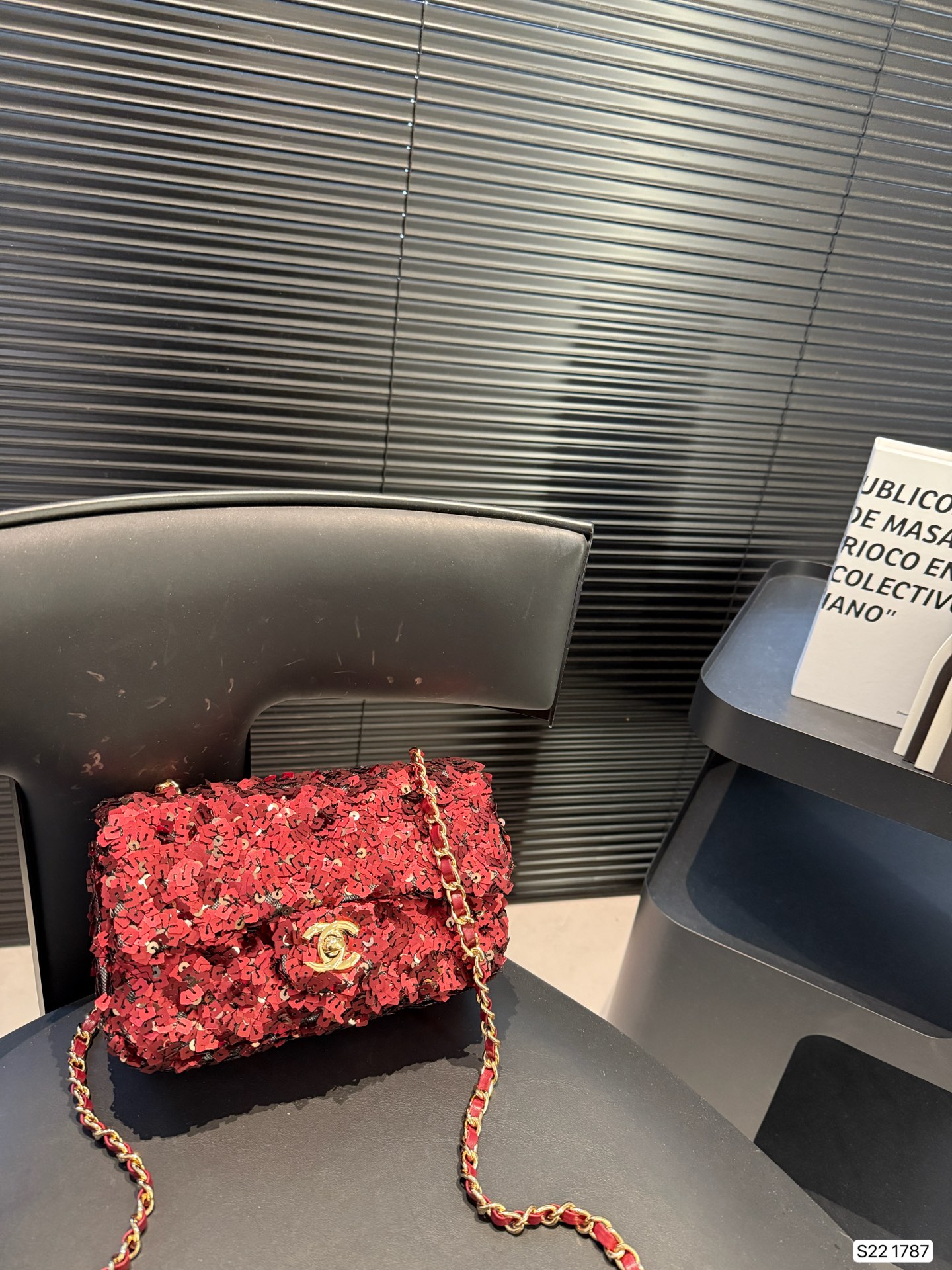 CHANEL Sequined cf chain bag