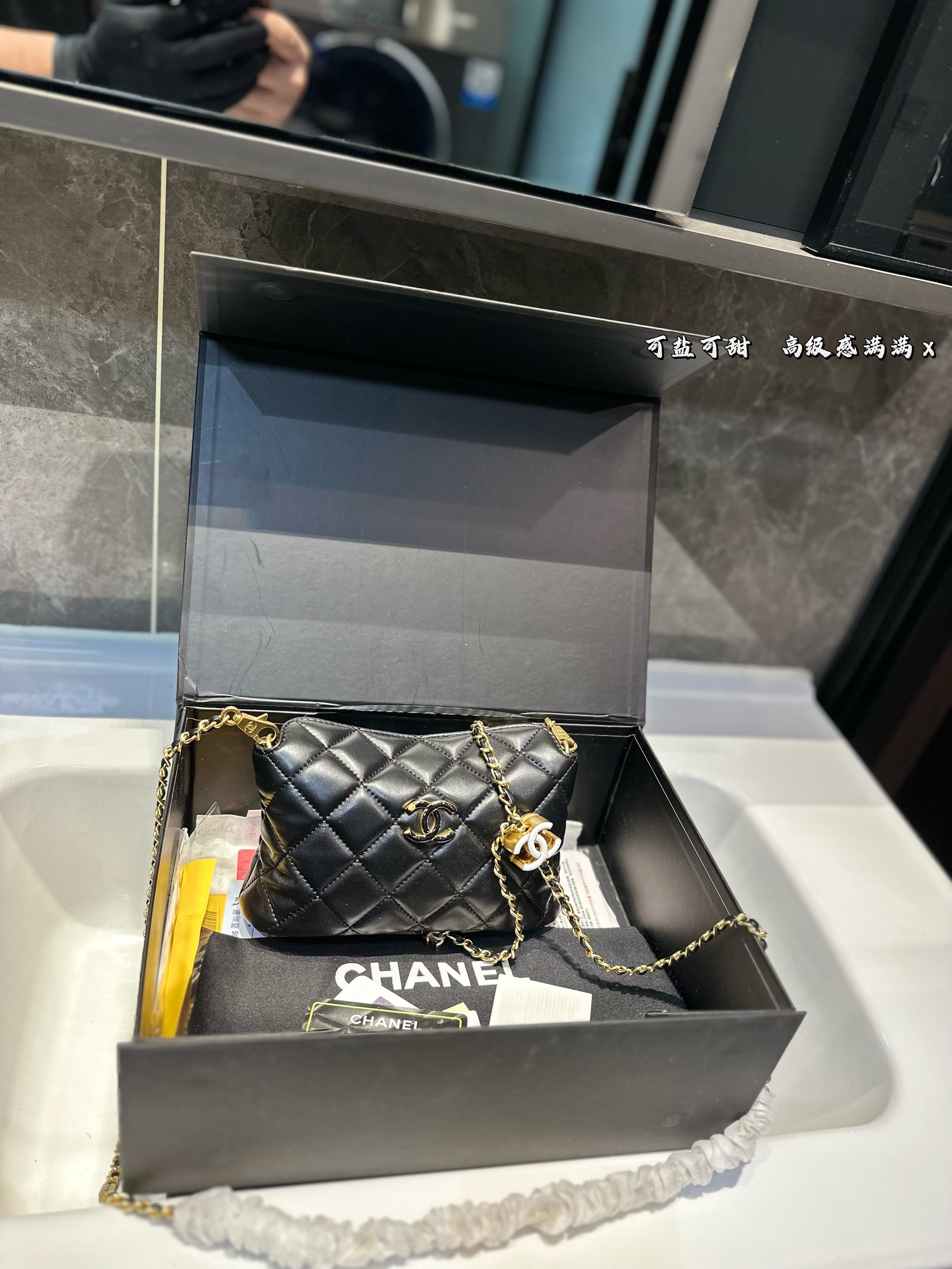 Chanel vintage single-shoulder chain bag