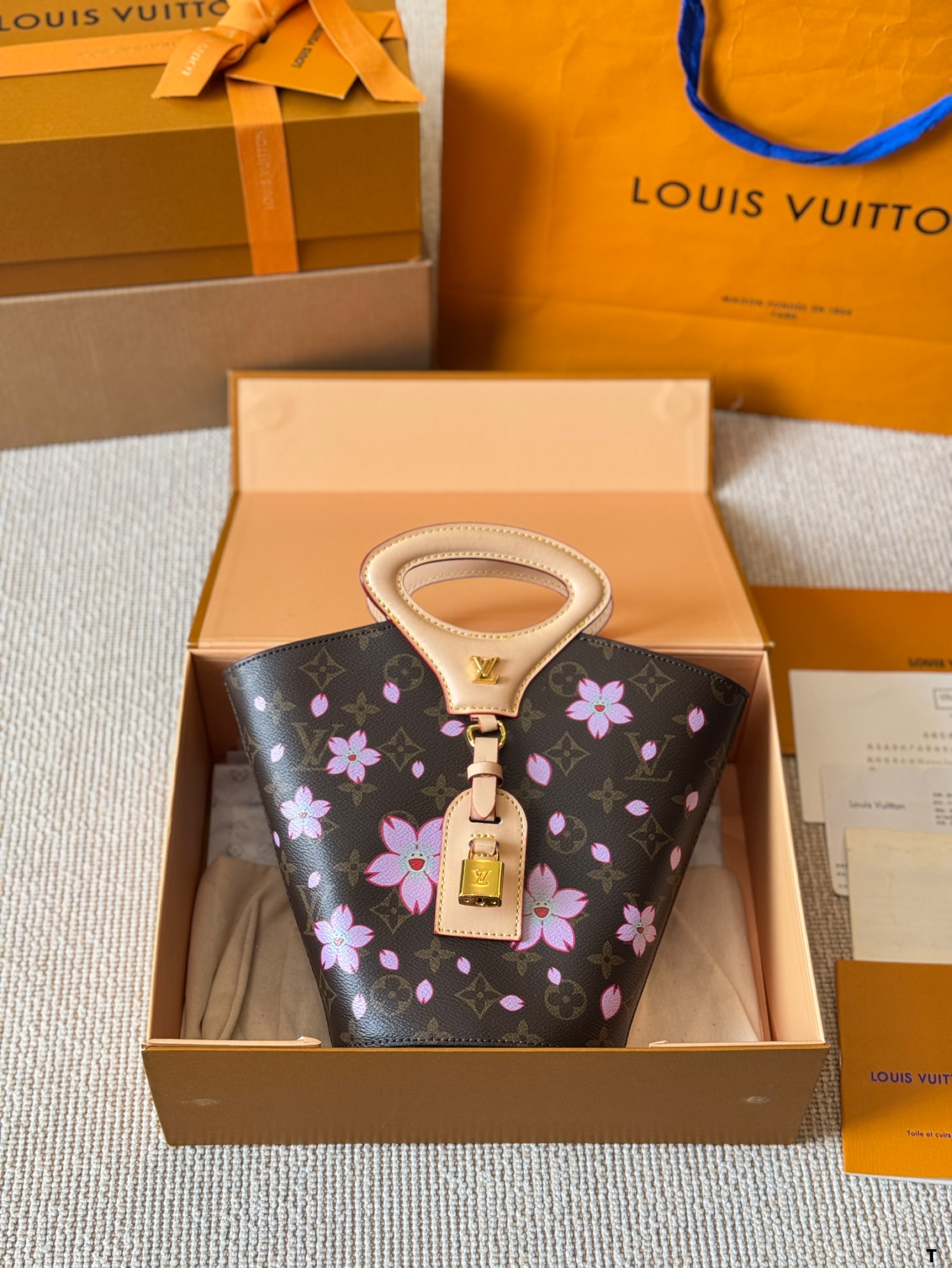 LouisVuitton 25SS RivageBB handbag