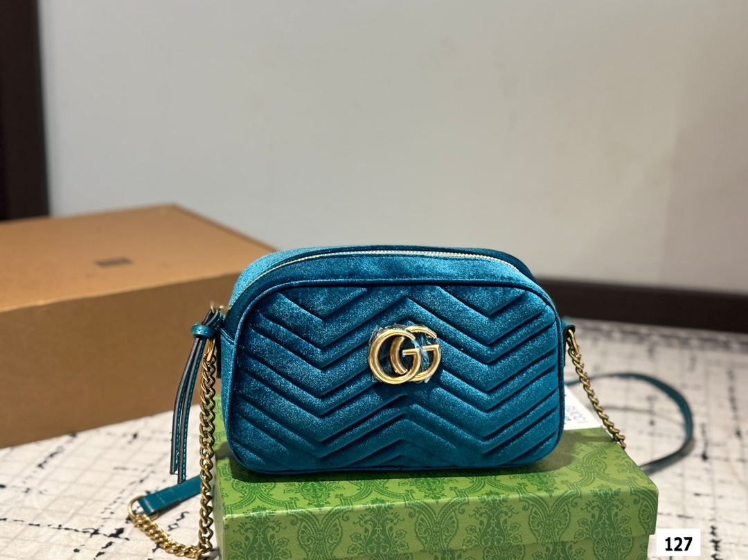 GUCCI velvet camera bag