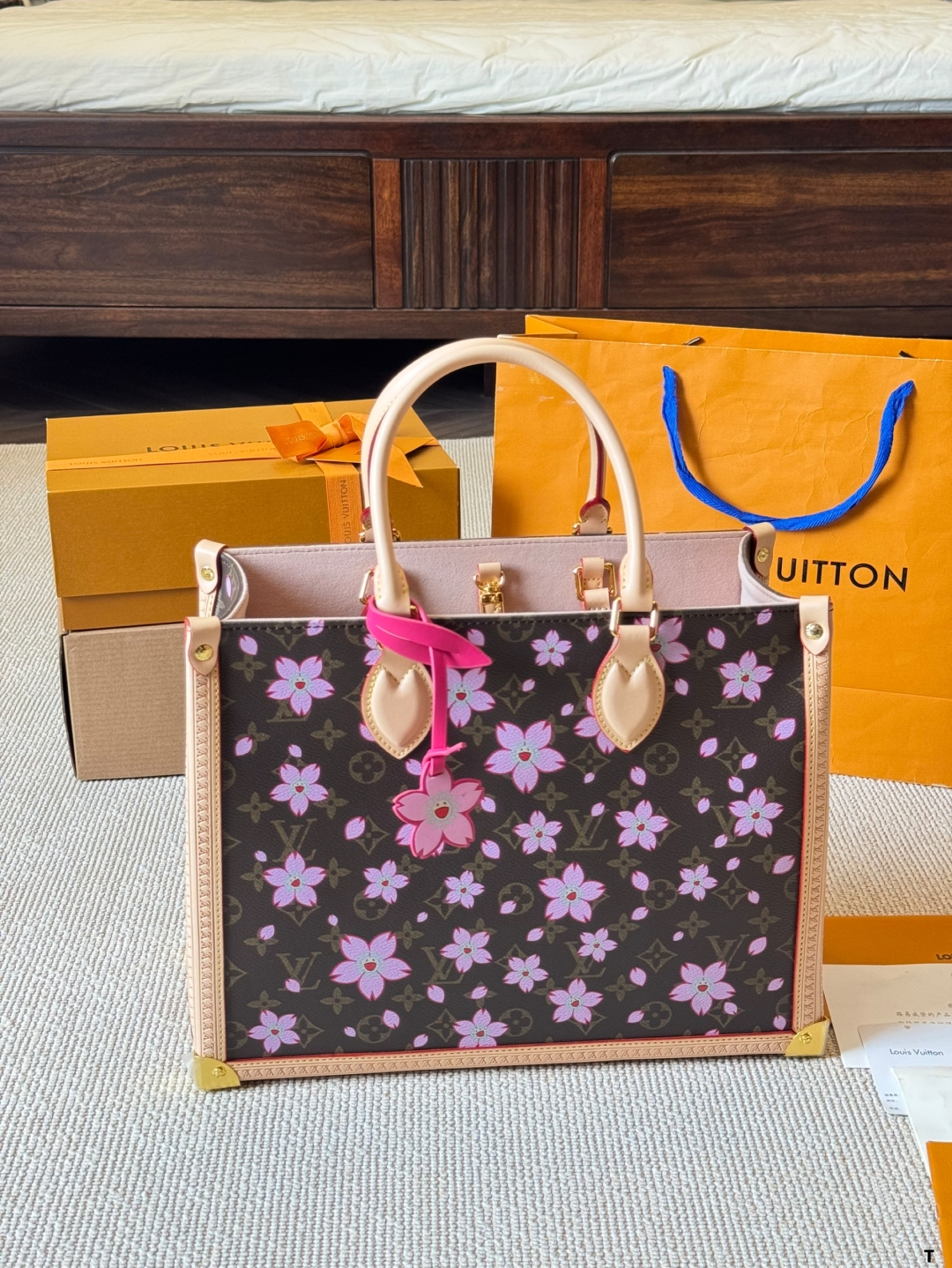 LV Onthego printed jungle bag